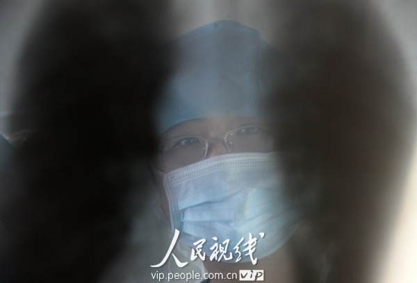 关注弱势群体：为煤矿工人“洗肺”(组图)