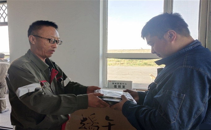 宁夏煤业煤制油化工公管公司渣场管理中心“情系员工、夏送清凉”