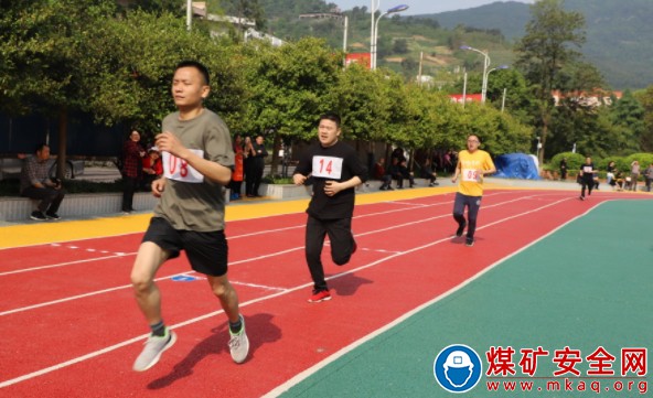 华荣能源柏林煤矿全民健身引领新时尚