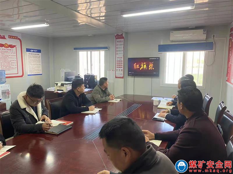 中煤三建建安公司安厦颐景园党支部组织开展观看纪录片《红旗渠》活动