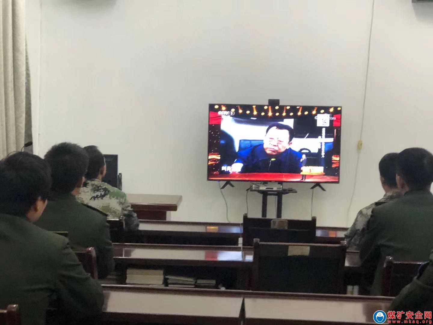 蒲白救护消防大队黄陵矿区中队组织全体指战员观看“时代楷模”肖文儒先进事迹
