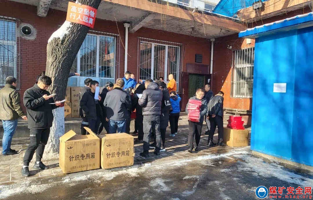 山西焦煤西山煤电杜儿坪矿：福利送职工 关怀暖人心
