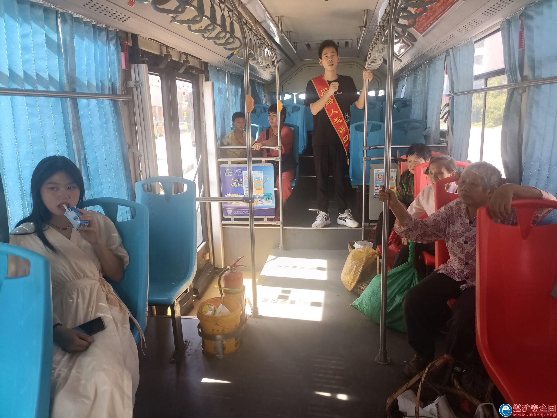 凝聚青年力量，弘扬先辈精神”——中国矿业大学同路人前往西渡镇进行公交车宣讲