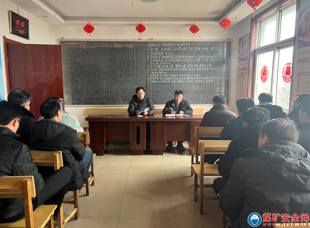 河南能源义煤公司石壕煤矿：干部上“讲台”宣讲“三会”精神  “四大”活动整改促提升