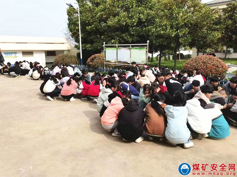 安徽庐江：福元初级中学开展应急疏散演练活动