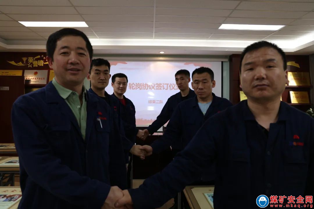 成功上岸，中能袁大滩矿业综采二队交出亮眼“期中卷”