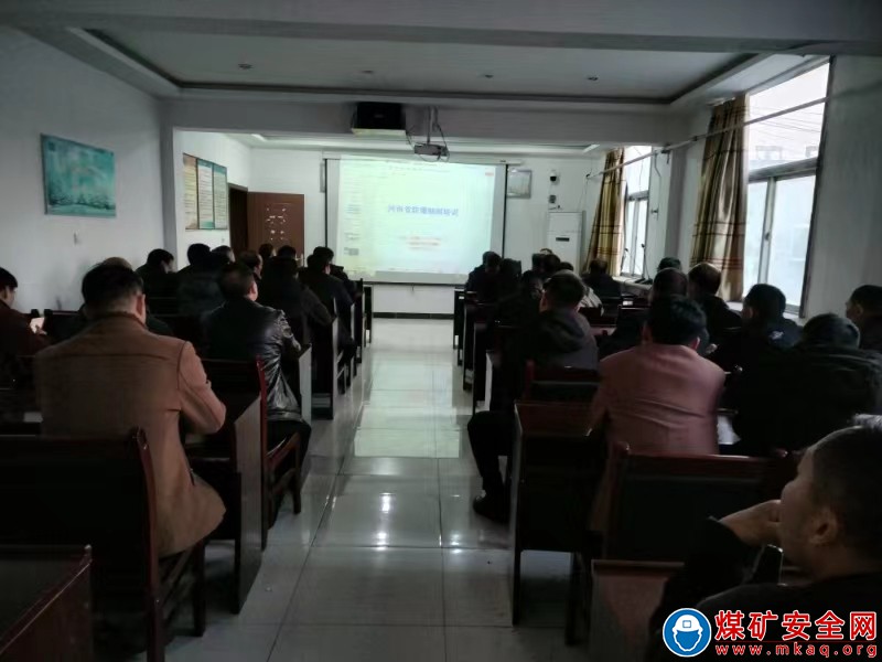 河南能源义煤公司石壕煤矿：师徒结对  提升水平
