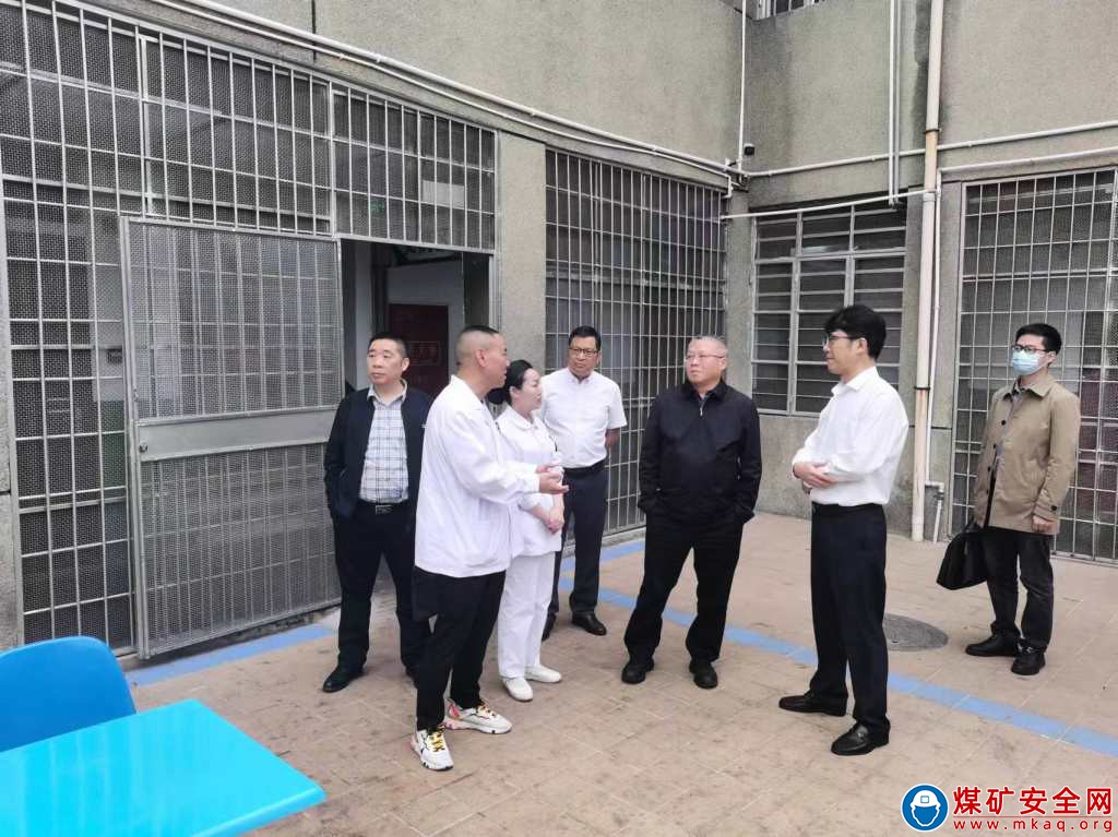 李德华到攀煤总医院开展工作调研