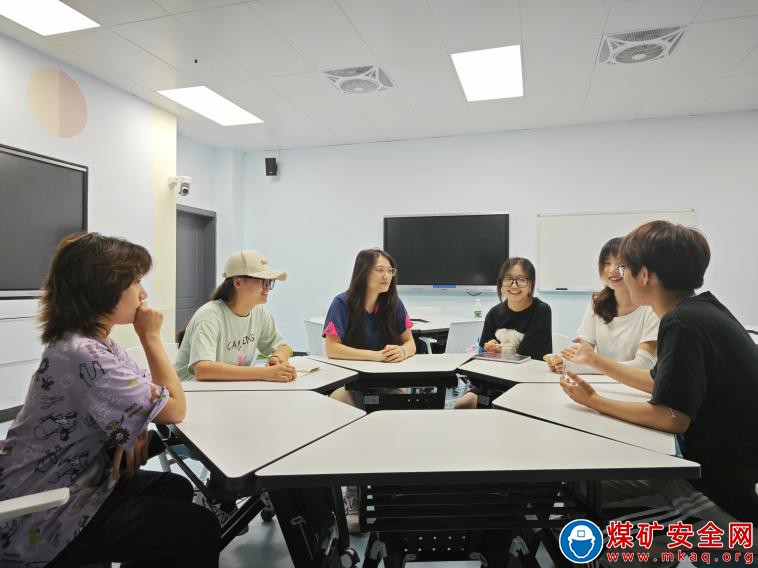 经济管理学院“职场小白”实践团紧锣密鼓筹备实践分享会