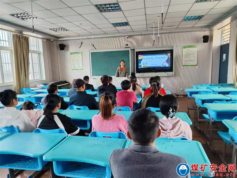 安徽庐江：郭河镇中心小学开展秋季家长学校活动