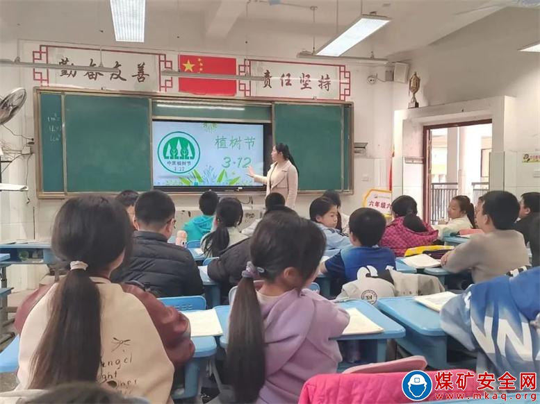 安徽庐江：郭河镇中心小学开展植树节活动