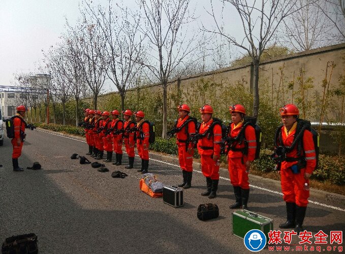 中煤新集救护队：开展煤与瓦斯突出事故演习，提升事故风险防范能力