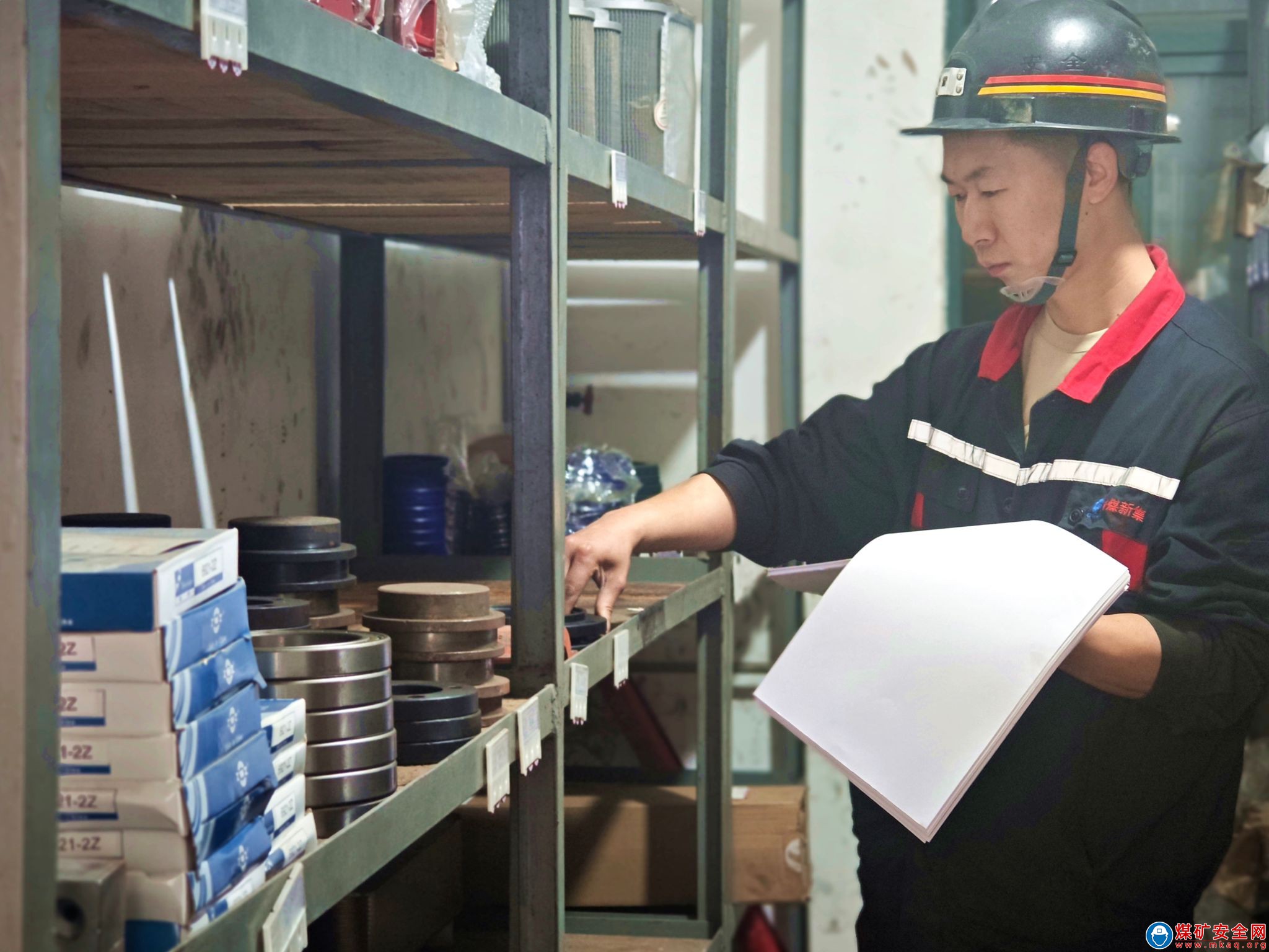 中煤新集地勘公司：多措并举 推进库房标准化建设