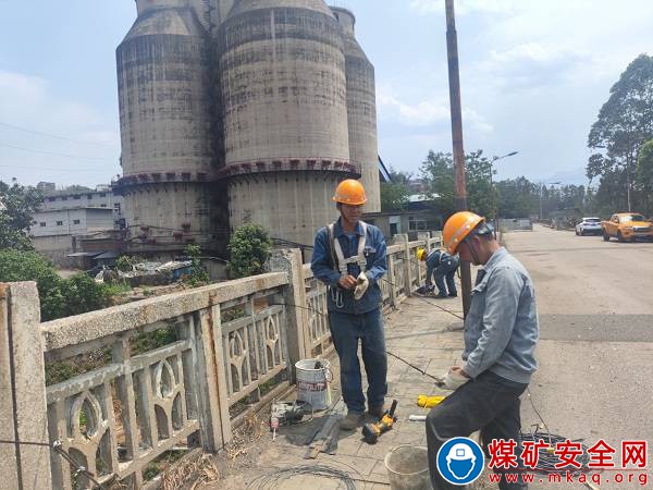 川煤物产攀煤工程建设分公司顺利完成宝鼎大桥前期安全隐患整改工程